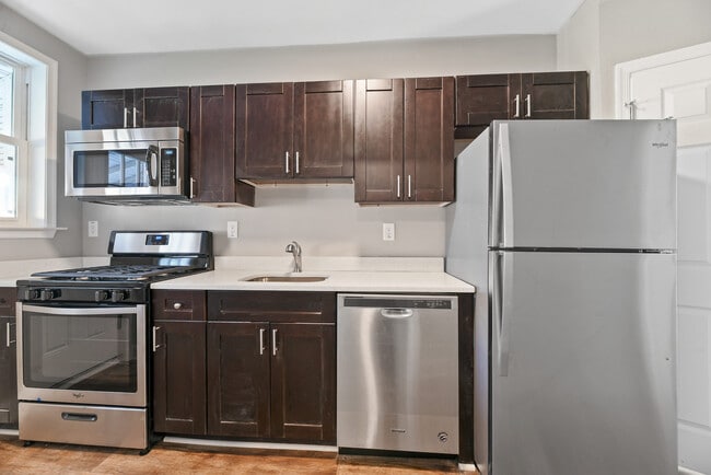 Building Photo - 3 Bedroom Rowhome- Baltimore City