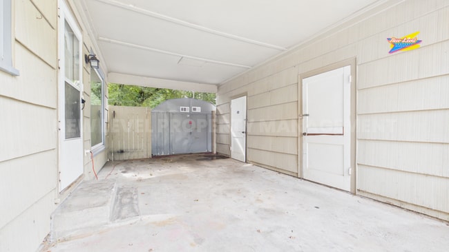 Building Photo - 6040 Hartford Dr