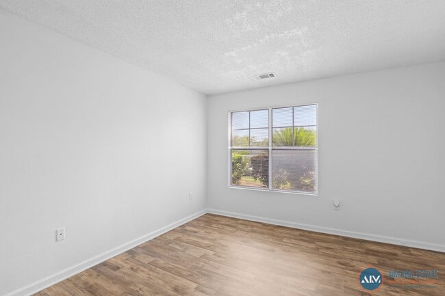 Building Photo - Immaculate 2-Bedroom Ground-Floor Villa in...