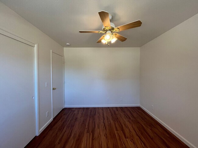 Building Photo - Downtown Duplex