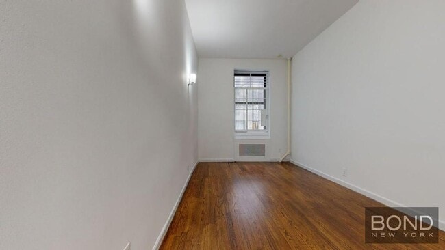 Building Photo - 228 E 89th St