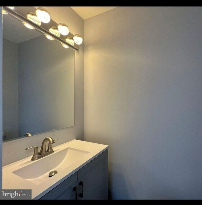 Building Photo - 43 Wellspring Cir