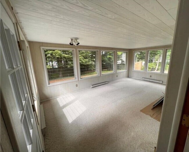 Building Photo - 2437 Rhonda Dr