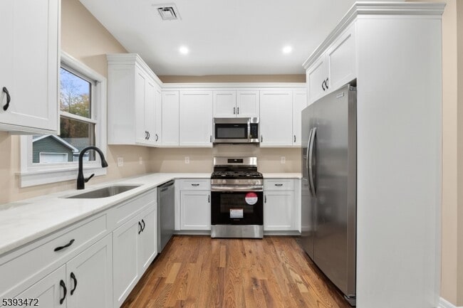 Building Photo - 937 Ringwood Ave