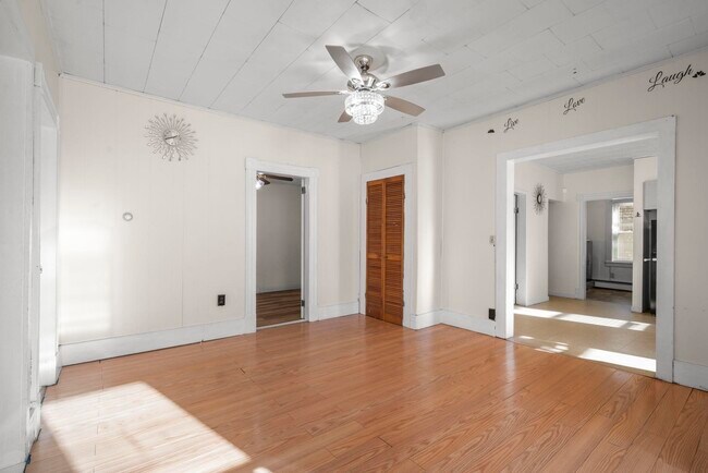 Building Photo - 25 Salem St