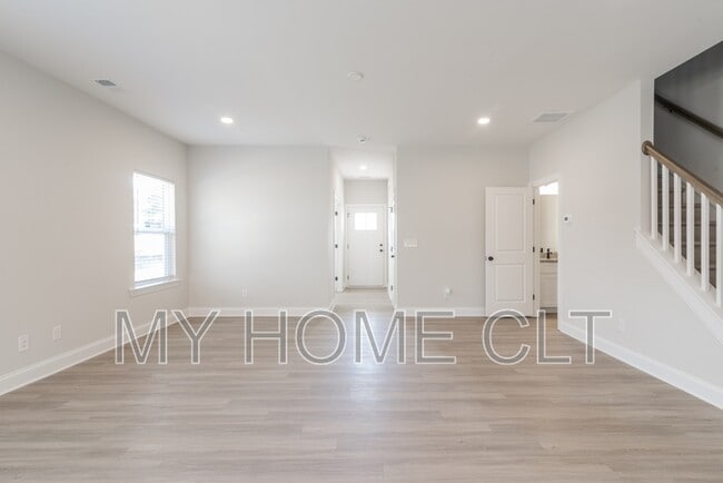 Building Photo - 3632 Trull St