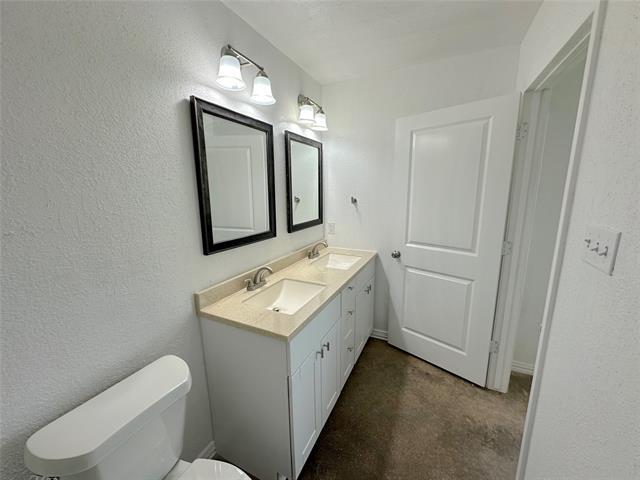 Building Photo - 108 W Adams St