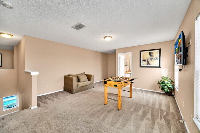 Building Photo - Partially Furnished 6 bedroom/5 Bath home