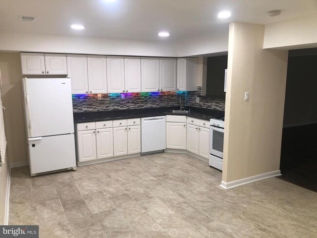 Building Photo - 13013 Townsend Rd