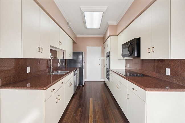 Building Photo - 5000 Montrose Blvd