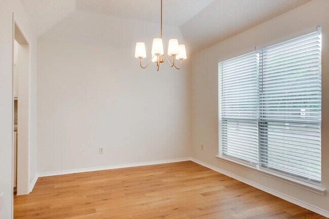 Building Photo - 500 Norwood Pl