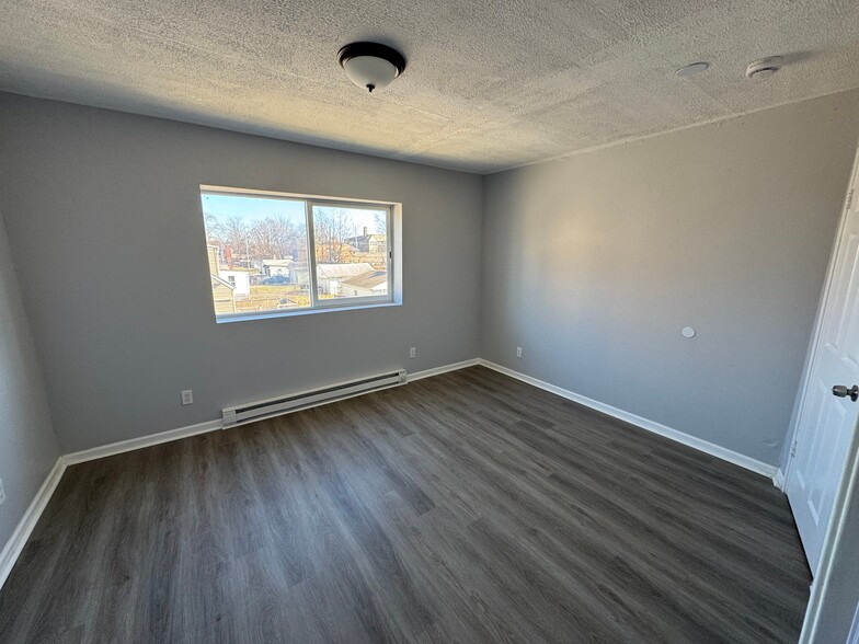 Building Photo - 14520 Milverton Rd