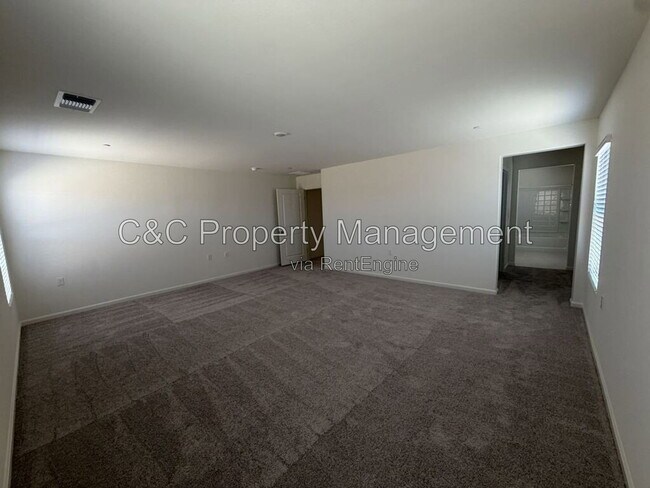 Building Photo - 2208 S Helm Ave