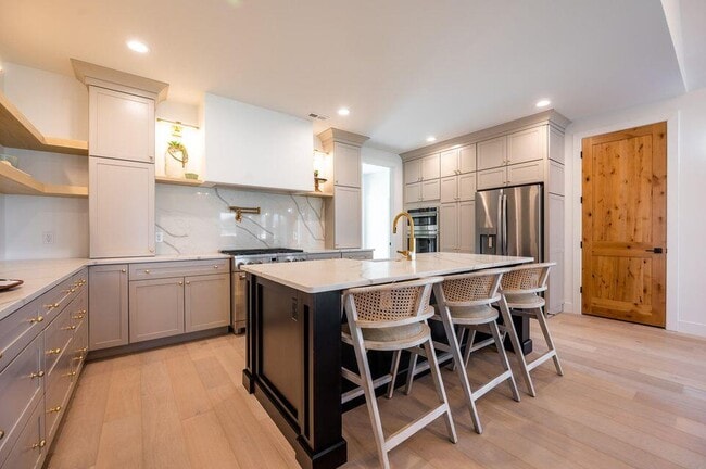 Building Photo - 15015 Everglades Dr