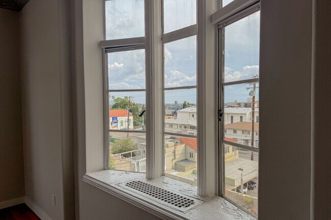 Building Photo - 1314 Hayworth Ave