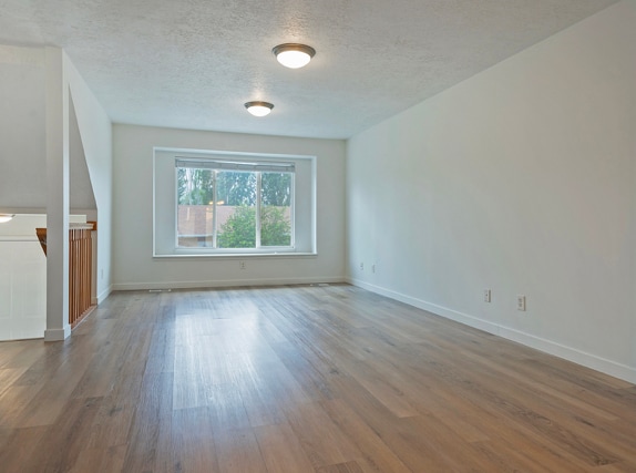 Building Photo - 9485 Fairway View Dr S