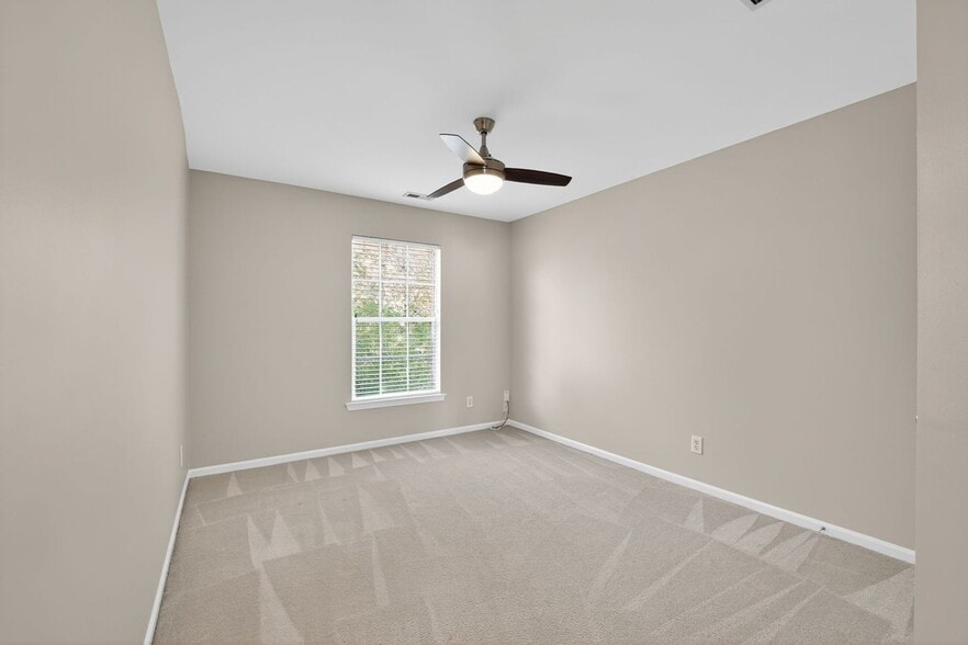 Building Photo - 5229 Bentgrass Run Dr