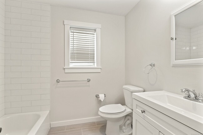 Building Photo - 34 Wilson St