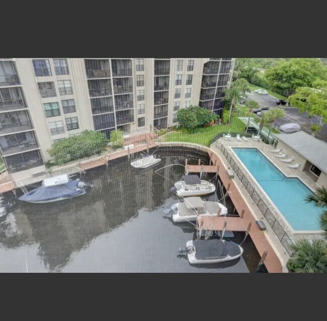 Building Photo - 20 Royal Palm Way