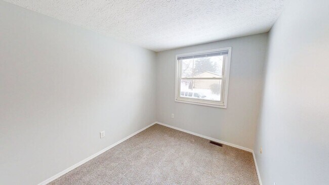 Building Photo - 2862 Chatsworth Way