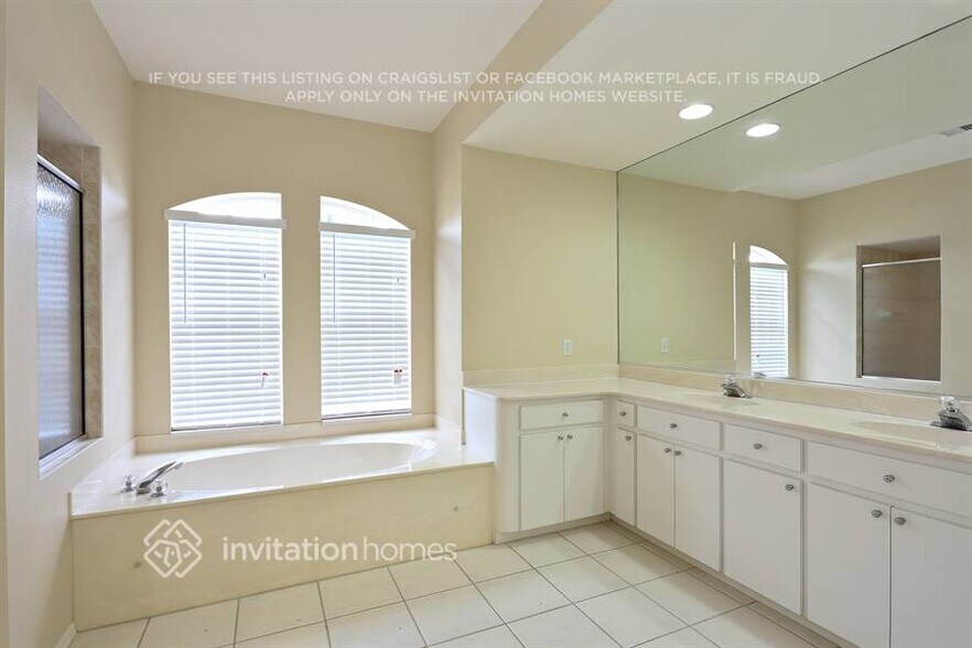 Building Photo - 500 Penny Royal Pl