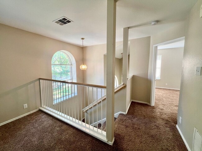 Building Photo - *COMING SOON* Pet-Friendly 3BD/2.5BA with Bonus Loft, Deck & Garden Tub – Near Tezel Rd!