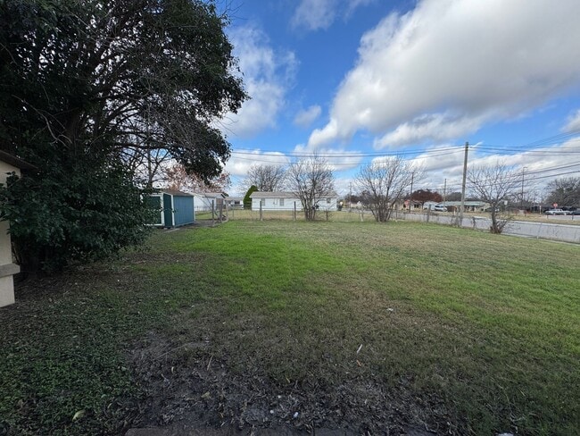 Building Photo - 1201 Ridgemont Dr