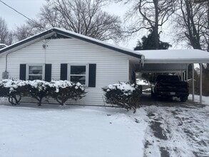 Building Photo - 3 bed 1 bath market and section 8