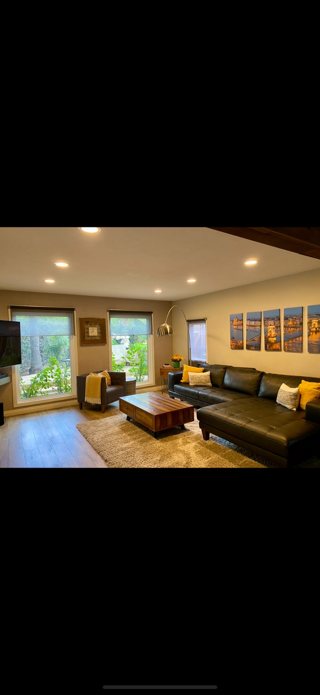 Building Photo - 1043 Fuchsia Cir