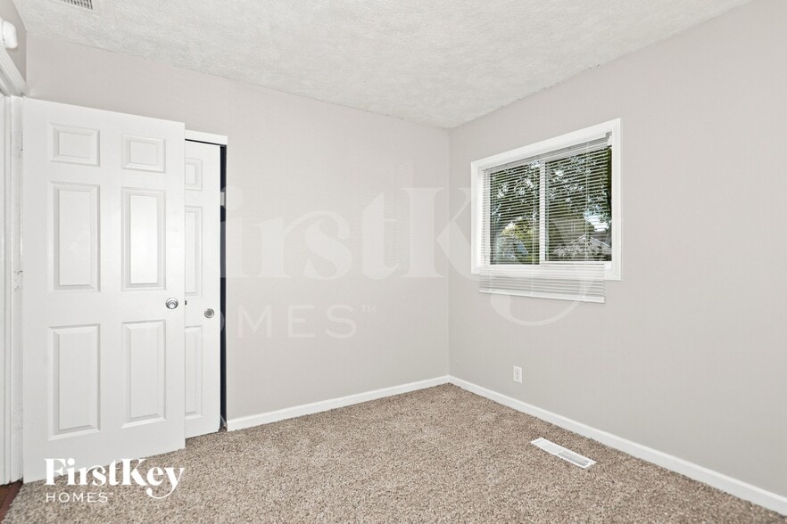 Building Photo - 4801 Leone Dr