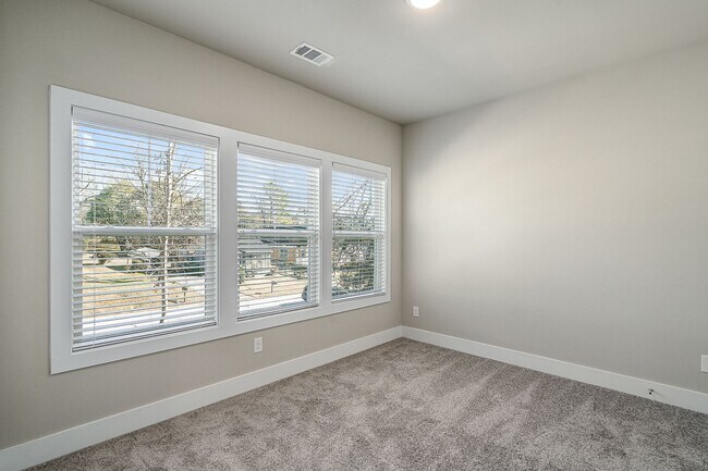Building Photo - 216 Colima Ave