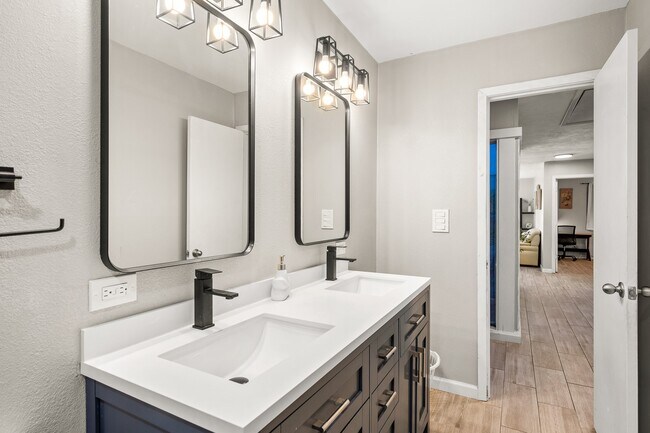 Building Photo - 9907 Towne Tower Ln