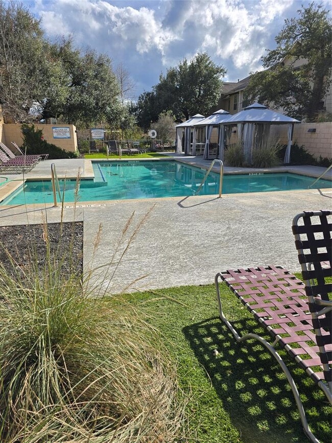 Building Photo - 13800 Lyndhurst St