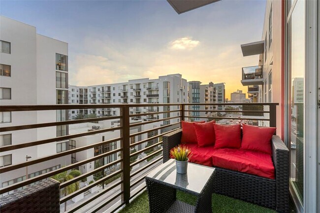 Building Photo - 1208 E Kennedy Blvd