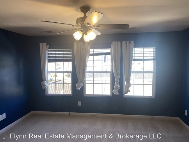 Building Photo - 3 br, 2.5 bath House - 3017 Coventry Commo...