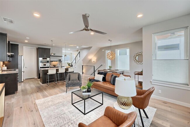 Building Photo - 2301 Bluebonnet Ln