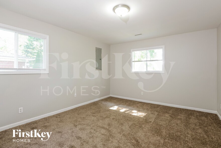 Building Photo - 6304 Zionsville Rd