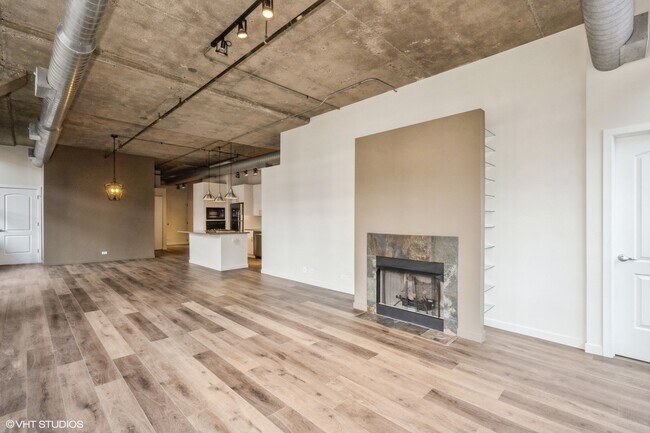 Building Photo - 130 S Canal St