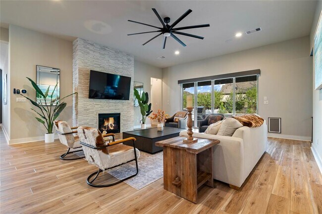 Building Photo - 2500 Yuma Trl