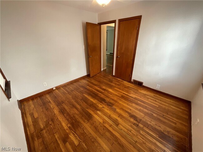 Building Photo - 3709 Woodridge Rd