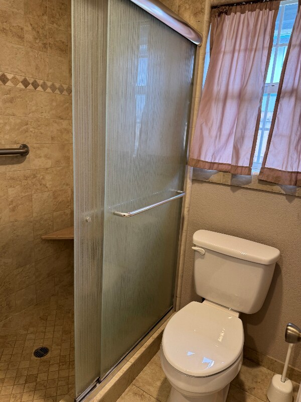 Building Photo - 3372 Bonnivew Dr