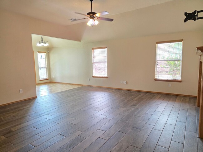 Building Photo - Great Home in Edmond School District + Ref...