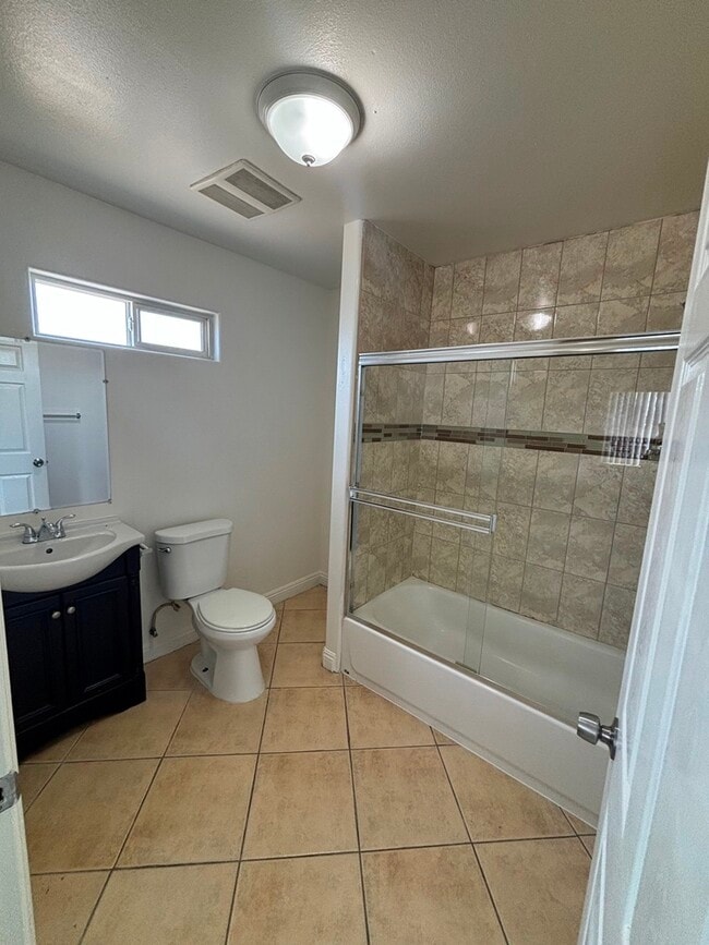 Building Photo - 204 W 78th St