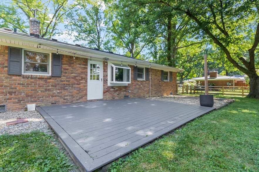 Building Photo - 820 Eaglewood Dr