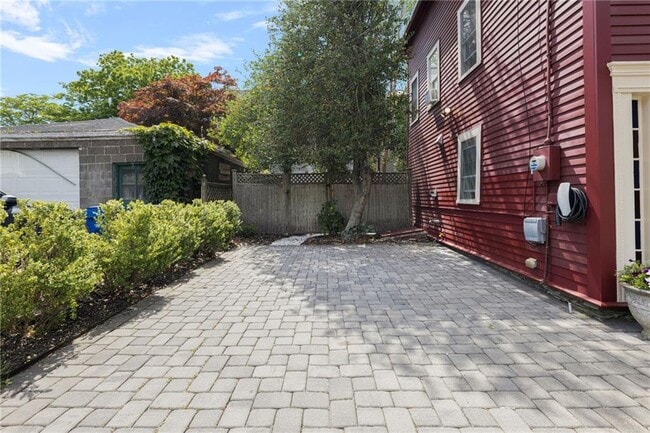 Building Photo - 5 Tews Ct