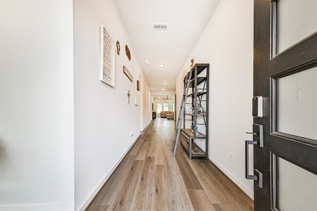 Building Photo - 10731 Kingston Spg Dr