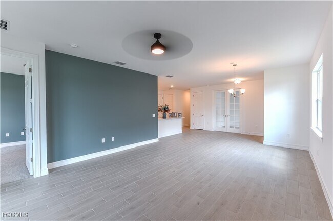 Building Photo - 43669 Sparrow Dr