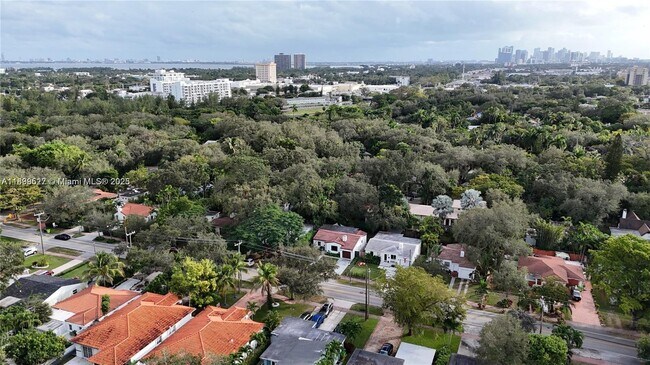 Building Photo - 360 NE 87th St