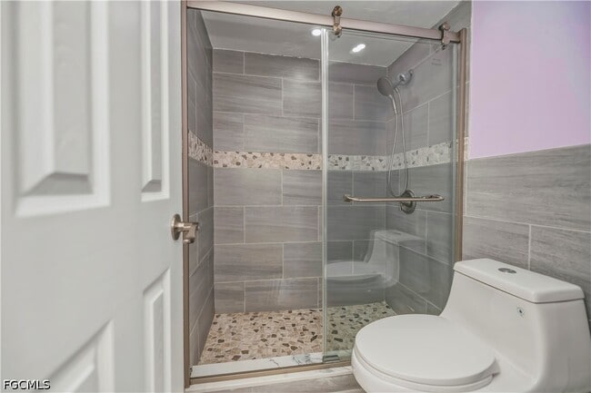 Building Photo - 1900 Clifford St