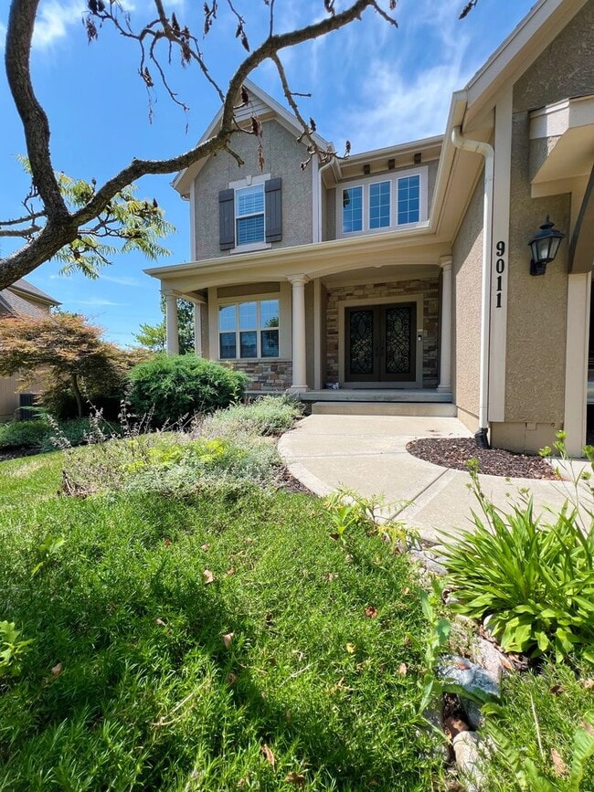 Building Photo - Luxury 5-Bed Home in Wilshire Farms – Blue...